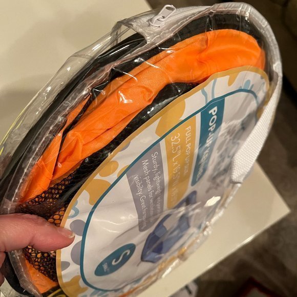 Pop-Up Kennel‎  / Pooch Pen & Three Dog Toys  (Size Small) (new) - Picture 7 of 14